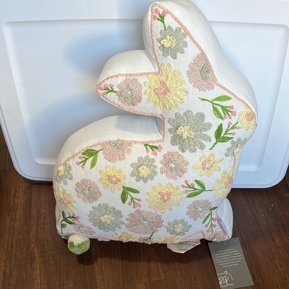 Easter Pillow Embroidered - Picture 2 of 8